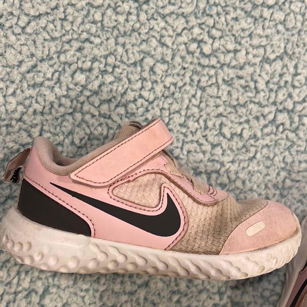Nike toddler pink sneakers